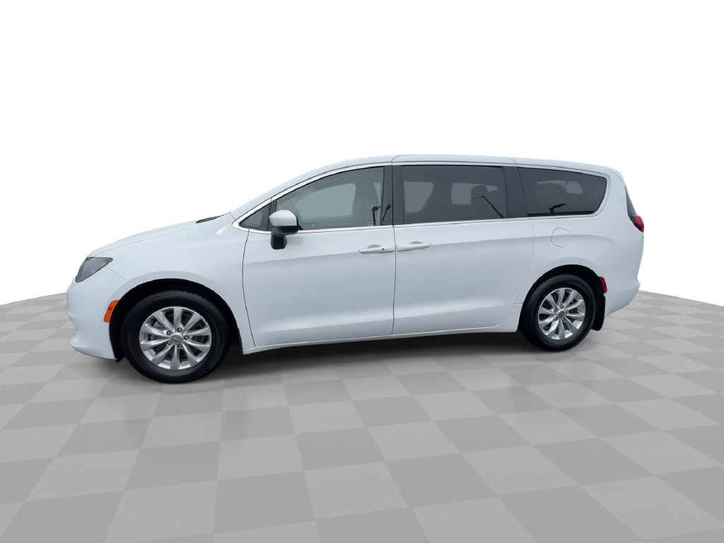 Used 2019 Chrysler Pacifica LX w/ Tire & Wheel Group FWD image 4