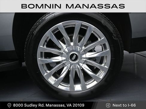 Used 2024 Cadillac Escalade ESV Premium Luxury AWD/4WD image 14