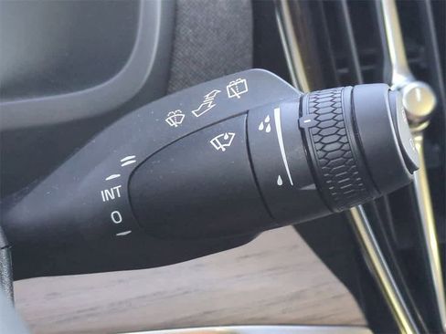 New 2025 Volvo XC90 B5 Plus w/ Protection Package Premier image 25