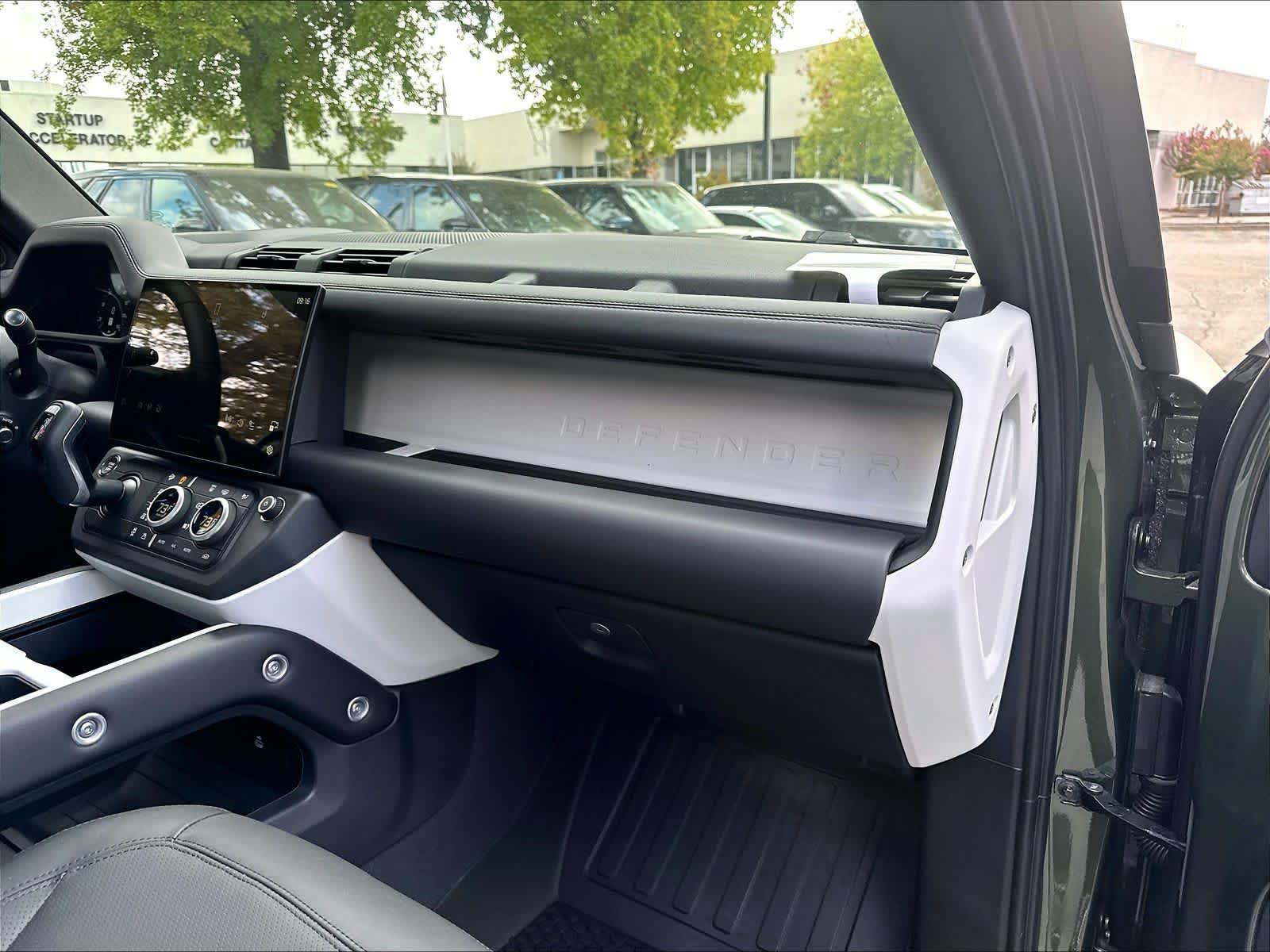 New 2026 Land Rover Defender 110 X-Dynamic SE AWD/4WD image 27
