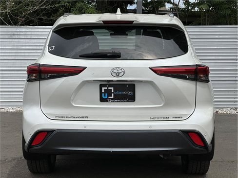Used 2020 Toyota Highlander Limited AWD/4WD image 10