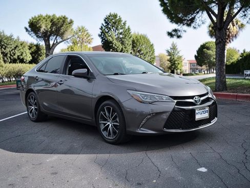 Used 2017 Toyota Camry XSE image 4