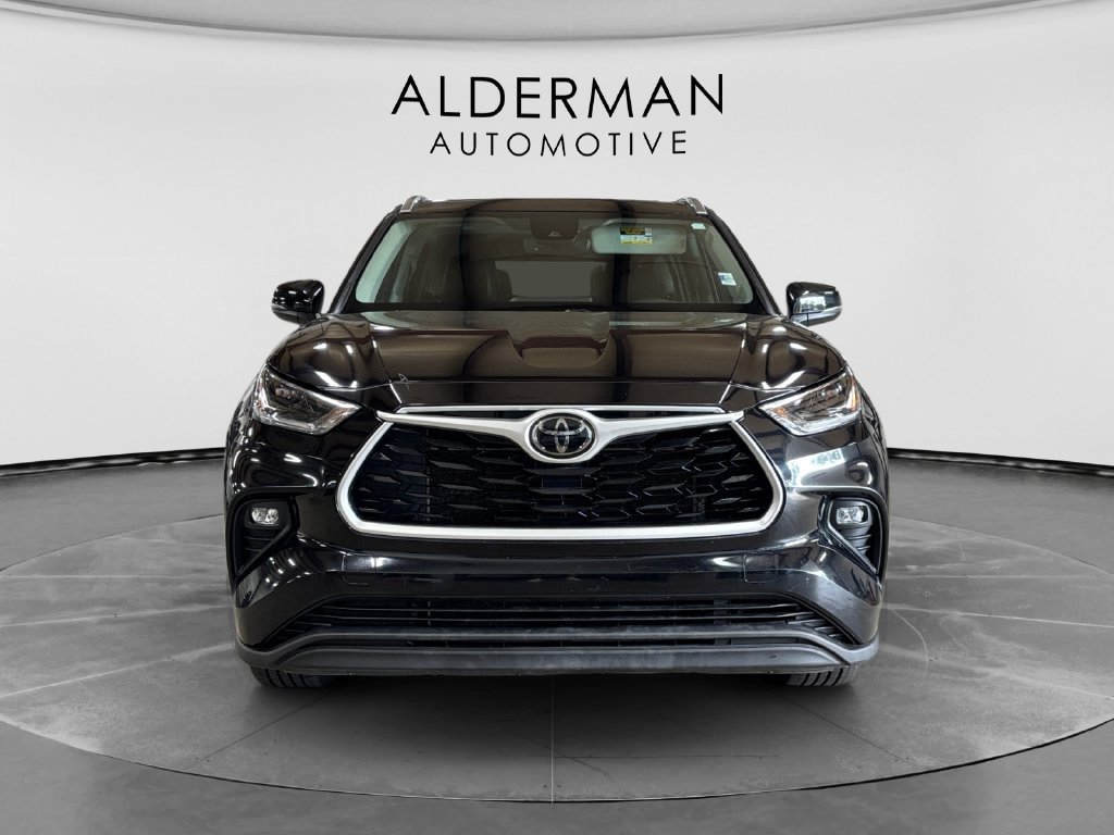 Used 2021 Toyota Highlander XLE AWD/4WD image 8