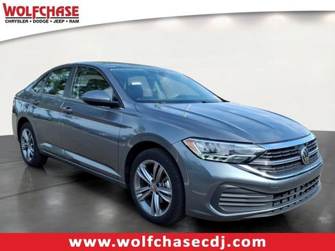 Used 2024 Volkswagen Jetta SE FWD image 7