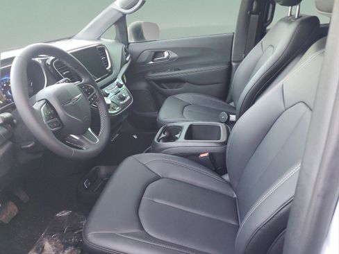 New 2026 Chrysler Voyager LX image 17