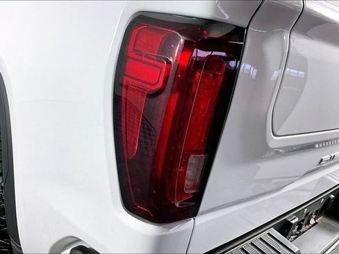 Used 2025 GMC Sierra 1500 AT4 w/ AT4 Premium Package AWD/4WD image 19