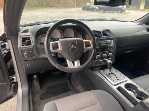 Used 2013 Dodge Challenger SXT image 12