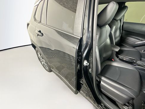 Used 2023 Toyota Corolla Cross XLE w/ Convenience Package FWD image 28