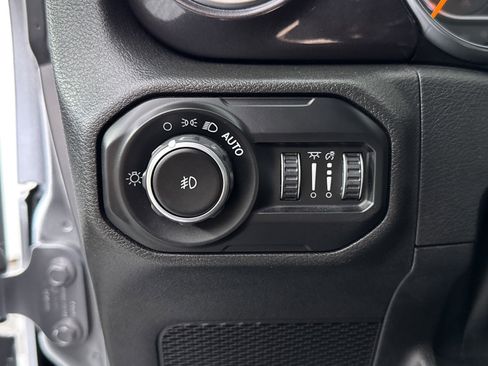 Used 2021 Jeep Wrangler Unlimited Sahara image 24