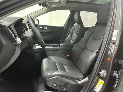 Used 2025 Volvo XC60 B5 Plus AWD/4WD image 8