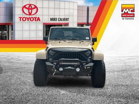 Used 2016 Jeep Wrangler Unlimited Sahara w/ Max Tow Package AWD/4WD image 8