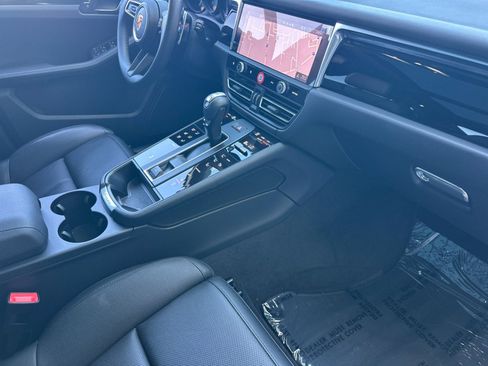 Certified 2026 Porsche Macan AWD/4WD image 16