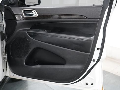 Used 2013 Jeep Grand Cherokee Laredo AWD/4WD image 24