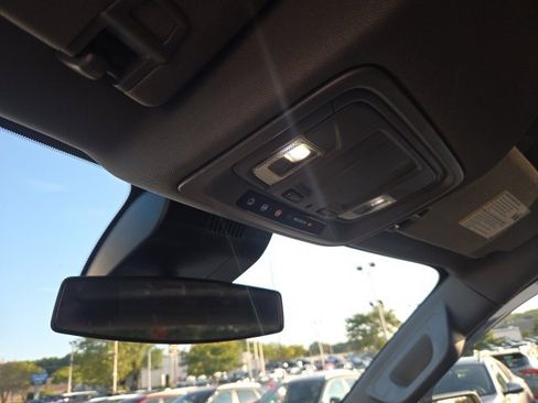 Used 2022 Chevrolet Silverado 1500 Custom image 18