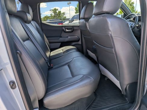 Used 2020 Toyota Tacoma TRD Off-Road AWD/4WD image 31