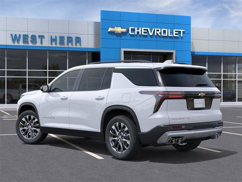 New 2026 Chevrolet Traverse LT image 3