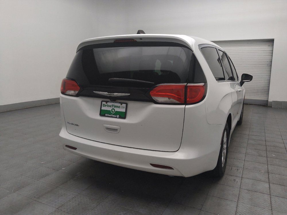 Used 2022 Chrysler Voyager LX FWD image 9