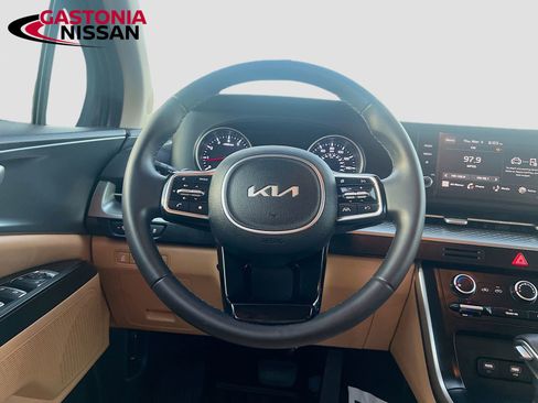 Used 2024 Kia Carnival LX image 30