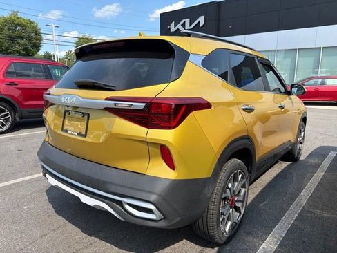 Used 2022 Kia Seltos SX w/ Sunroof Package AWD/4WD image 3