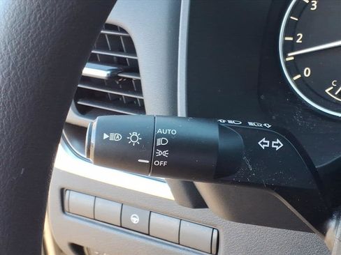 Used 2023 Nissan Rogue SV image 16