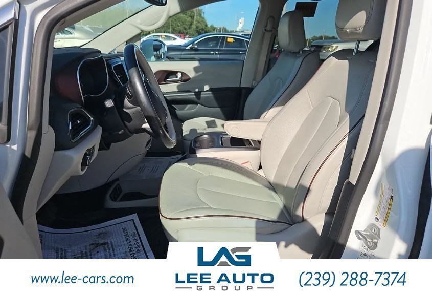 Used 2020 Chrysler Pacifica Limited FWD image 3