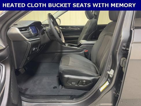 Used 2023 Jeep Grand Cherokee Laredo w/ Luxury Tech Group I image 14