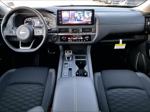 New 2026 Nissan Pathfinder S image 5