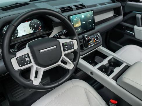 New 2025 Land Rover Defender 110 X-Dynamic SE AWD/4WD image 24