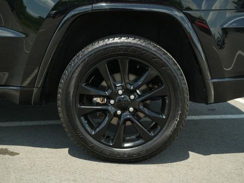 Used 2019 Jeep Grand Cherokee Altitude AWD/4WD image 40