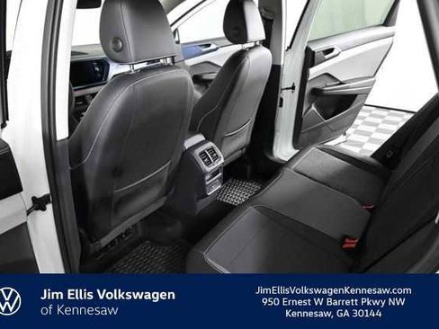 Certified 2023 Volkswagen Taos SE w/ Panoramic Sunroof Package image 16