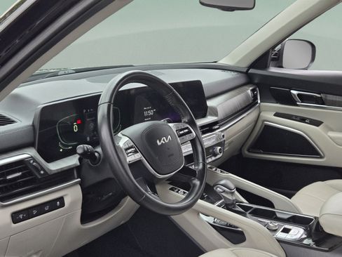 Used 2023 Kia Telluride EX w/ EX Captain's Chair Package FWD image 13