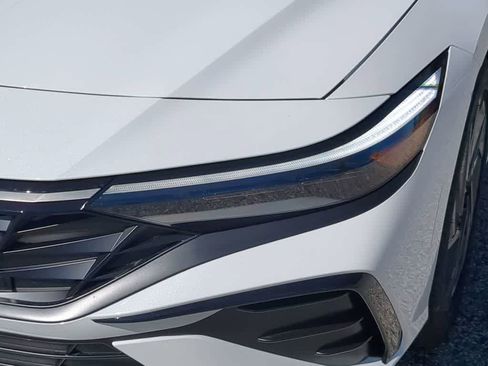 New 2026 Hyundai Elantra Limited FWD image 11