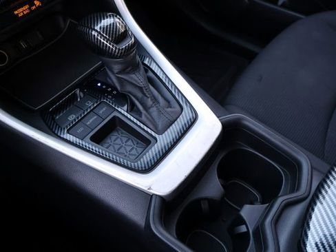 Used 2021 Toyota RAV4 LE image 29