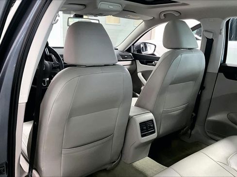 Used 2014 Volkswagen Passat TDI SE image 10
