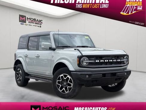 Used 2024 Ford Bronco Outer Banks AWD/4WD image 1