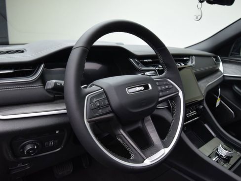 Used 2025 Jeep Grand Cherokee Limited 4xe image 14