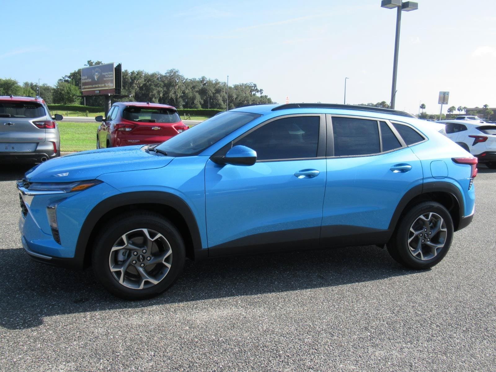 New 2026 Chevrolet Trax LT w/ Driver Confidence Package FWD image 4