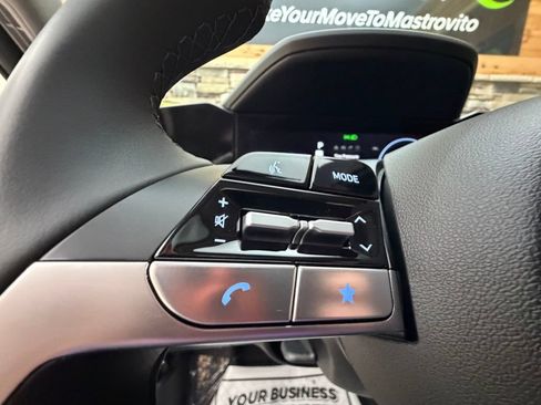 Used 2025 Hyundai Elantra Limited FWD image 23