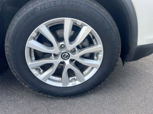 Used 2019 Nissan Rogue SV image 5