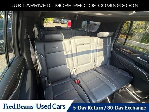 Used 2023 Cadillac Escalade ESV Premium Luxury AWD/4WD image 16