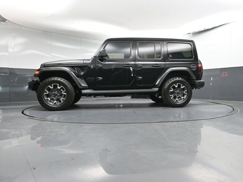 Used 2025 Jeep Wrangler Sahara image 31