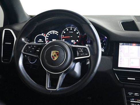 Used 2021 Porsche Cayenne AWD/4WD image 12