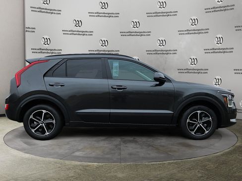 Used 2025 Kia Niro LX image 6