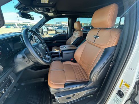 Used 2024 Ford F450 Platinum w/ FX4 Off-Road Package image 16