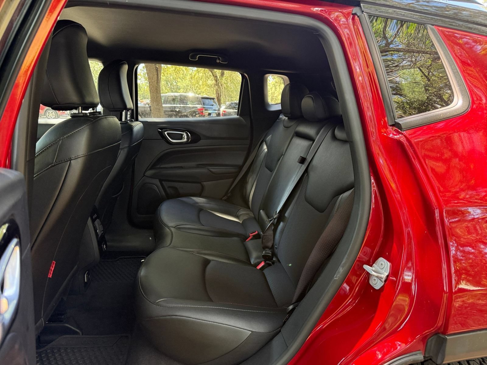 Used 2025 Jeep Compass Trailhawk AWD/4WD image 36