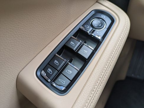 Used 2023 Porsche Macan image 21