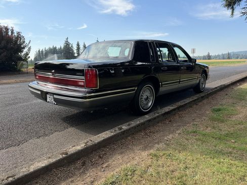 Used 1993 Lincoln Town Car Signature RWD image 12