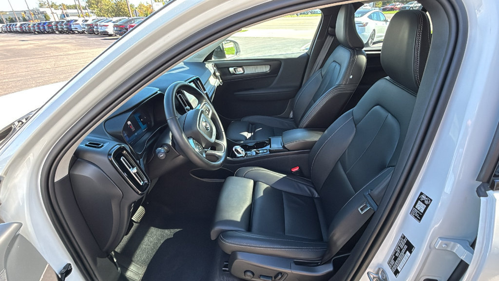 Certified 2026 Volvo XC40 B5 Plus AWD/4WD image 25