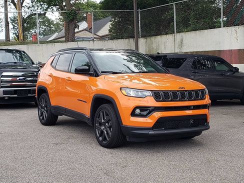 Used 2026 Jeep Compass Limited AWD/4WD image 3