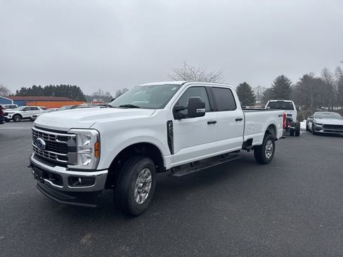 Used 2024 Ford F250 XLT image 2